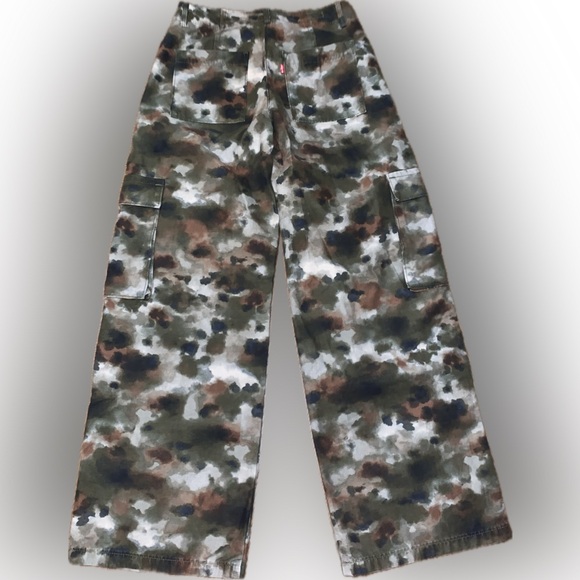 NWOT Levi’s Premium Wide Leg Relaxed Baggy Green Camouflage Cargo Pants 24 - Picture 8 of 13